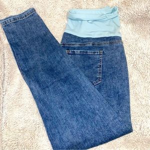 Beautiful Women’s Maternity Jeans!